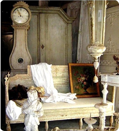gustavian-settee-french-gray-blue-clock-antiques-brocante-flea-market-home-room-eclectic-ideas-wood-furniture-decorating