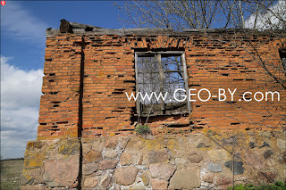 Kozarezy. Manor ruins. Sky through the window