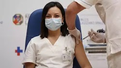 Με χαμόγελα και πολλή ελπίδα εμβολιάζονται οι πρώτοι άνθρωποι στις ευρωπαϊκές χώρες - Μία 28χρονη νοσοκόμα, η πρώτη στην Ιταλία, μία 96χρονη...