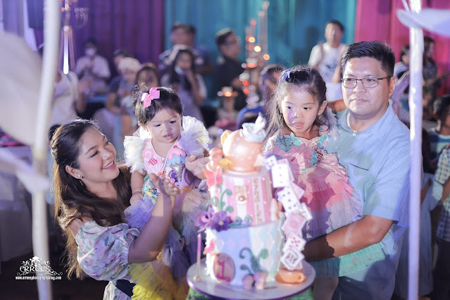 Cyndieh 1st Birthday Hmua: Gelo Styling: Julius Aquino Cake: Edraline Javier Mc: Marphy Reynante Sounds: Jaime Obispo Catering: Carlo Acena Venue: NSCC Clown: J'kyla event planning & decors Photo: Errees Photography and Videography #teamerrees #erreesphotography #studioportrait #viganphotostudio #abraphotostudio #ilocosphotographer #abraphotographer #filipinophotographer #manilaphotographer #portrait #1stbirthday  #birthday