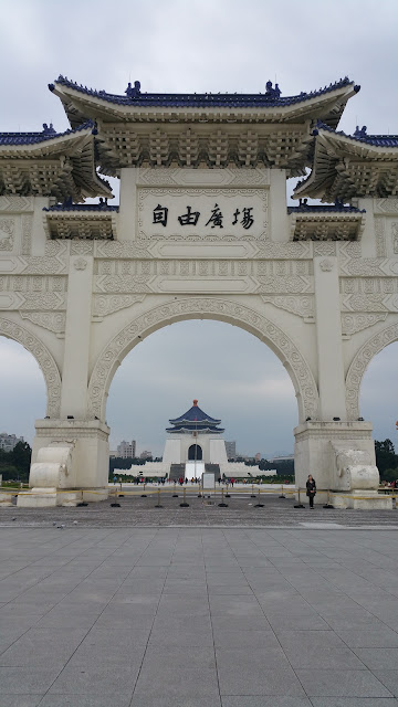 chiang kai shek memorial hall liberty square