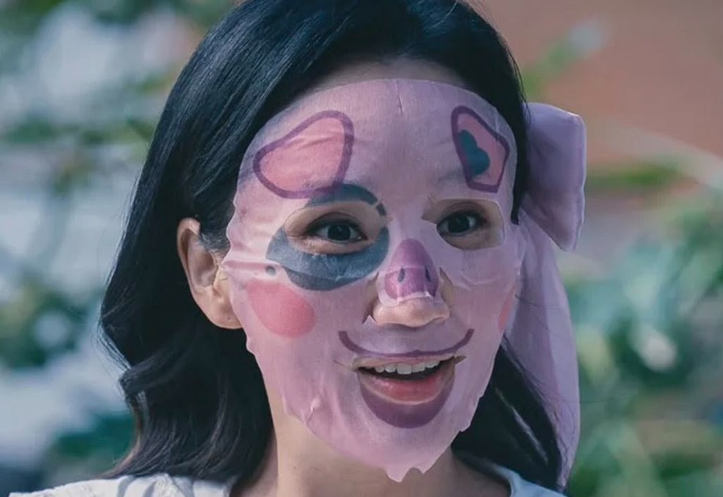 alasan kenapa wanita Korea serajin itu pakai sheet mask