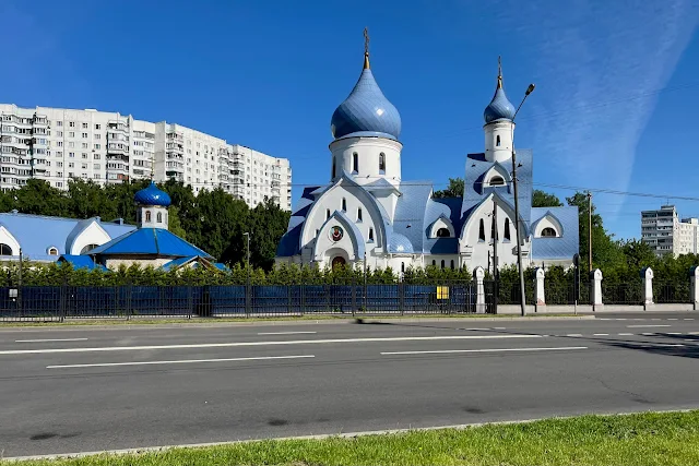 Ясеневая улица, Тамбовская улица, храм Покрова Пресвятой Богородицы в Орехово-Борисово Южном