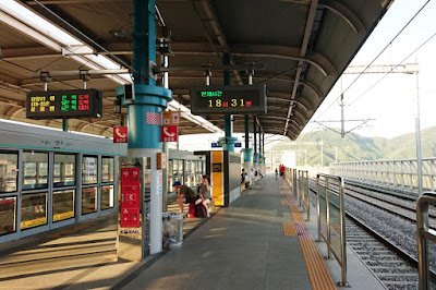 Seoul Budget Travel Guide: Metro Train Station