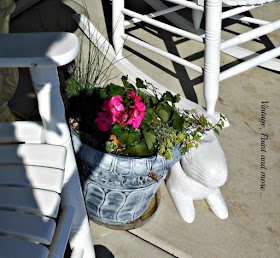 Vintage, Paint and more... DIY sun loving container pot for the Spring porch