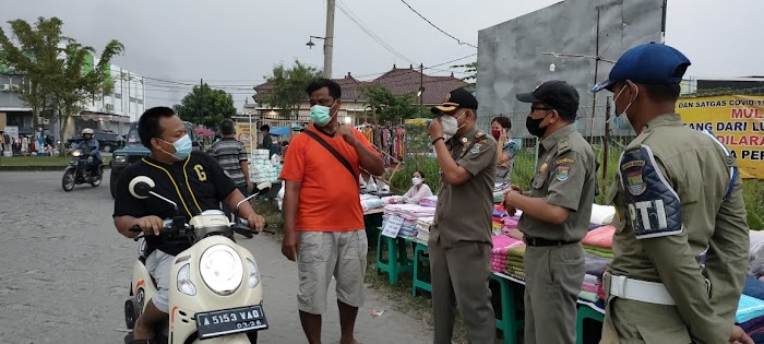 Satpol PP Edukasi Prokes Pedagang di Perum Sudirman Indah Tigaraksa