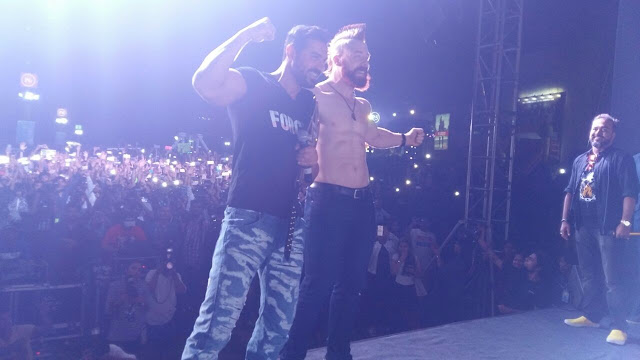 Bollywood hunk John Abraham and WWE Superstar Sheamus take Inorbit Mall, Malad by storm