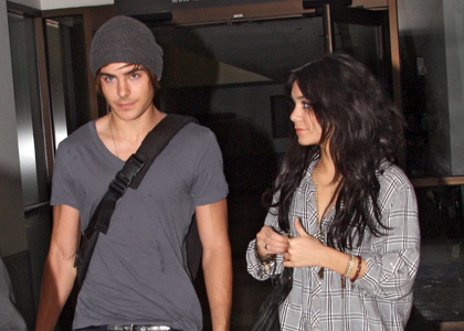 zac efron and vanessa hudgens kissing in bed pictures. Catch zac and zac kissing in