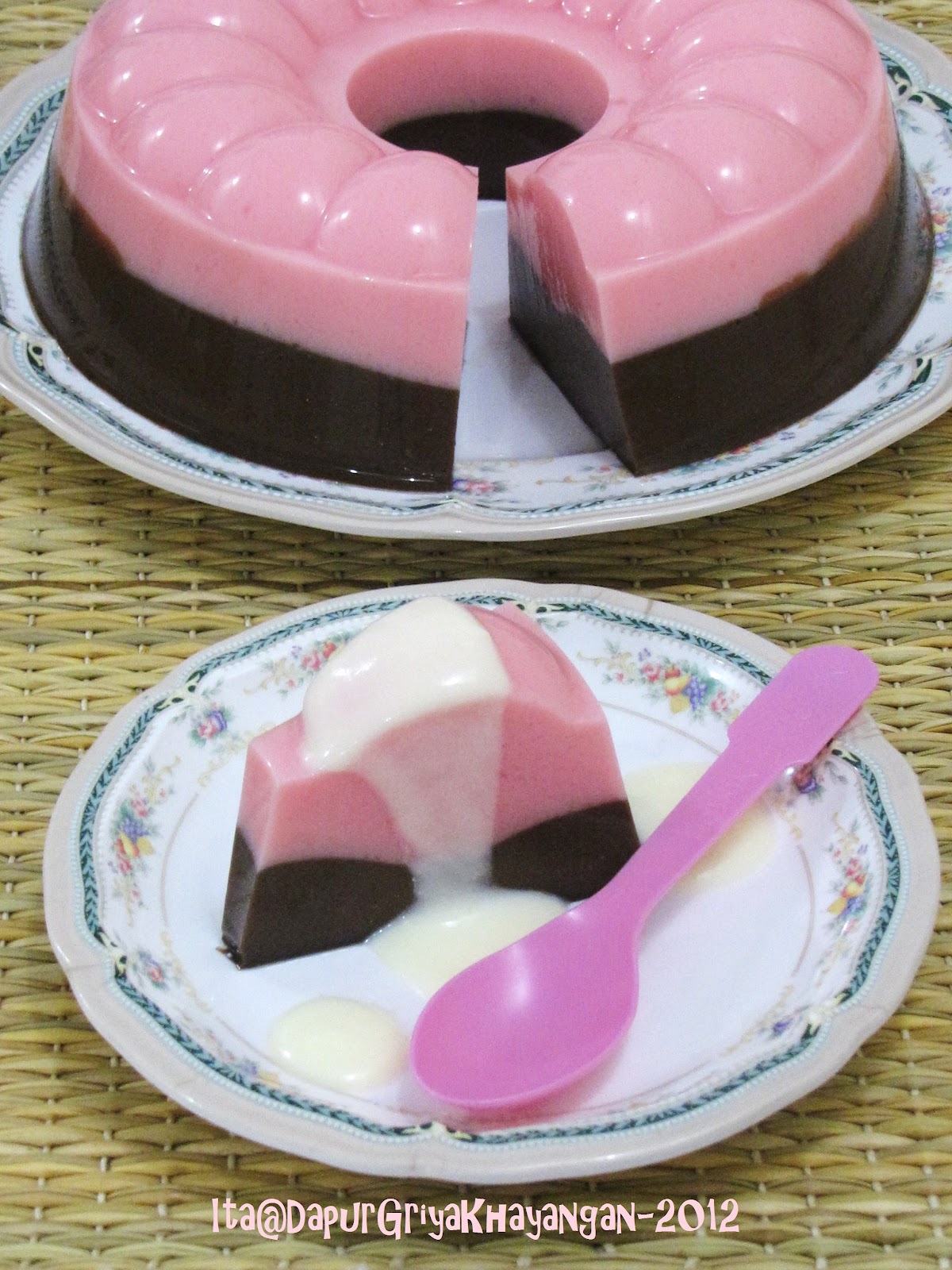   Dapur Griya Khayangan: Puding Lapis Coklat Strawberry