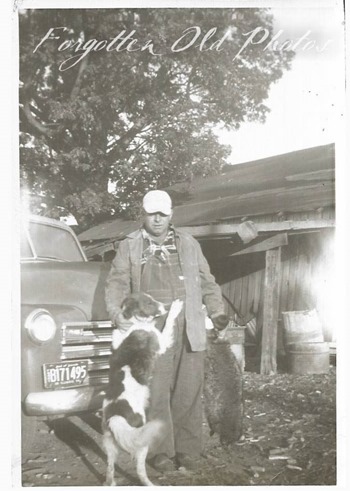 Man and dog Two Flea Mkt GR