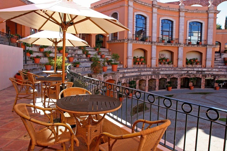 khách sạn bên trong trường đấu bò cổ ở Mexico