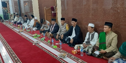 Bhabinkamtibmas Polsek Pandeglang  Menghadiri Acara Maulid Nabi Muhammad SAW