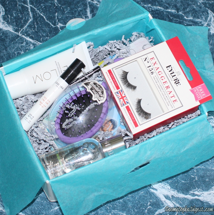 Here are the the contents of the LookFantastic December 2015 Beauty Box for Christmas.