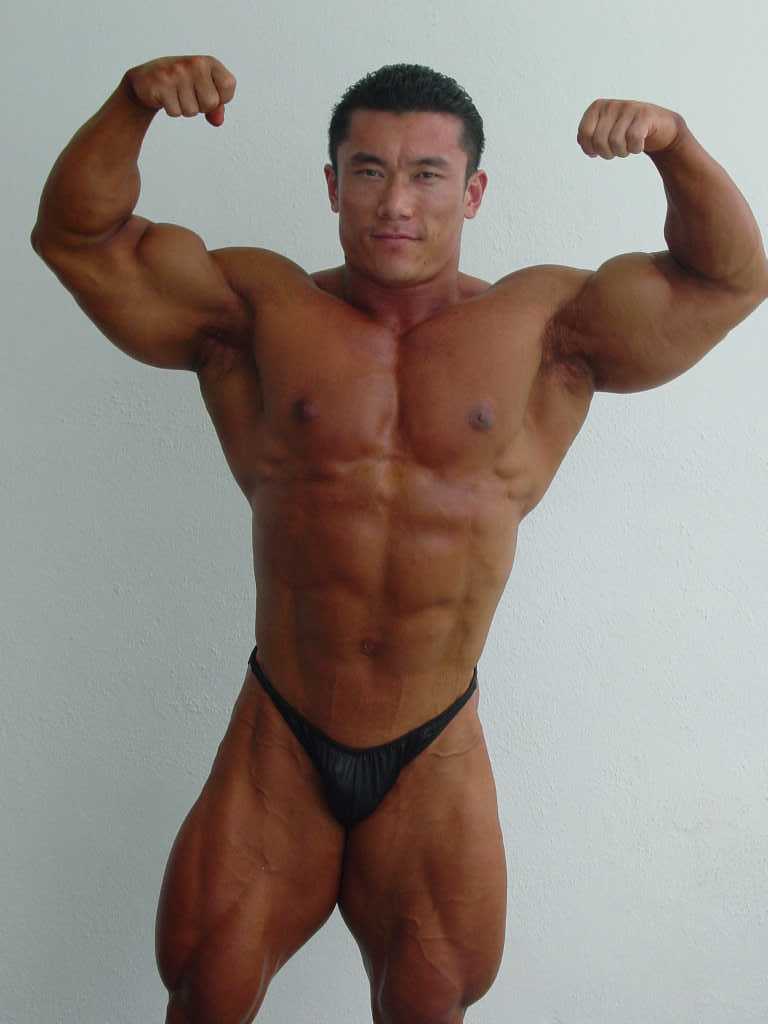 Colossal Korean bodybuilder Lee DongIk