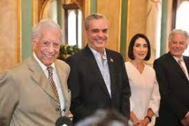 Abel Martínez condena que Abinader haya concedido la nacionalidad a Vargas Llosa