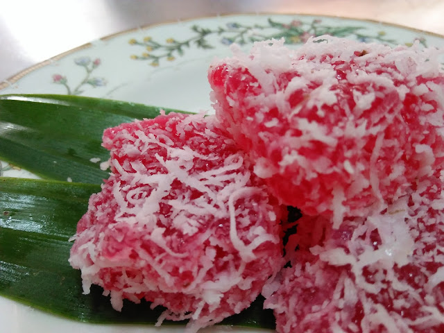 kuih sago