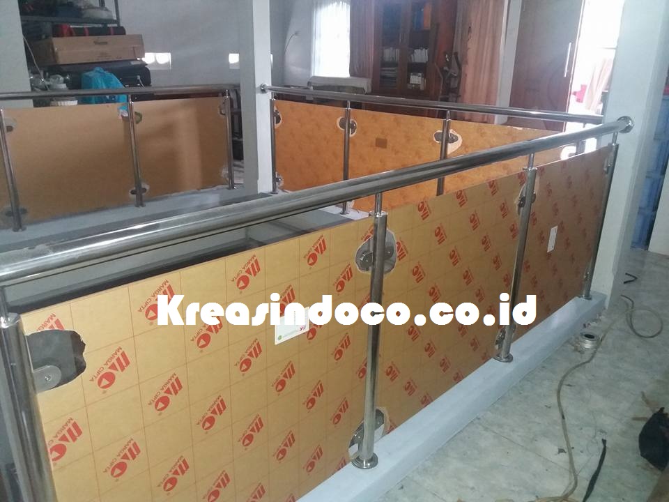 Pemasangan Railing Stainless Kombinasi Akrilik Di Rumah Bpk Tomi Ciluar Bogor