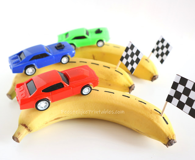 gezonde bananen traktatie met race autootje