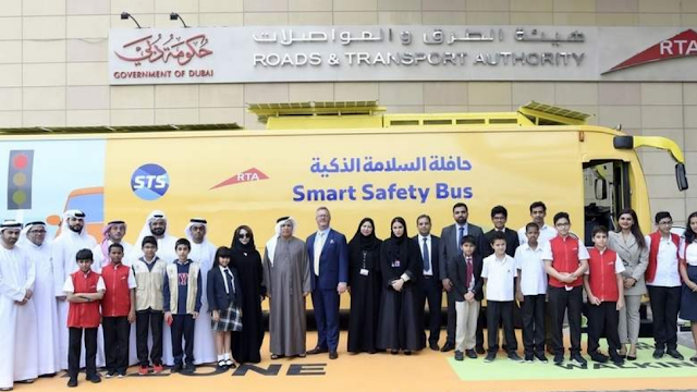 El 'Smart Safety Bus' de Dubái promueve la conciencia de tráfico en los estudiantes