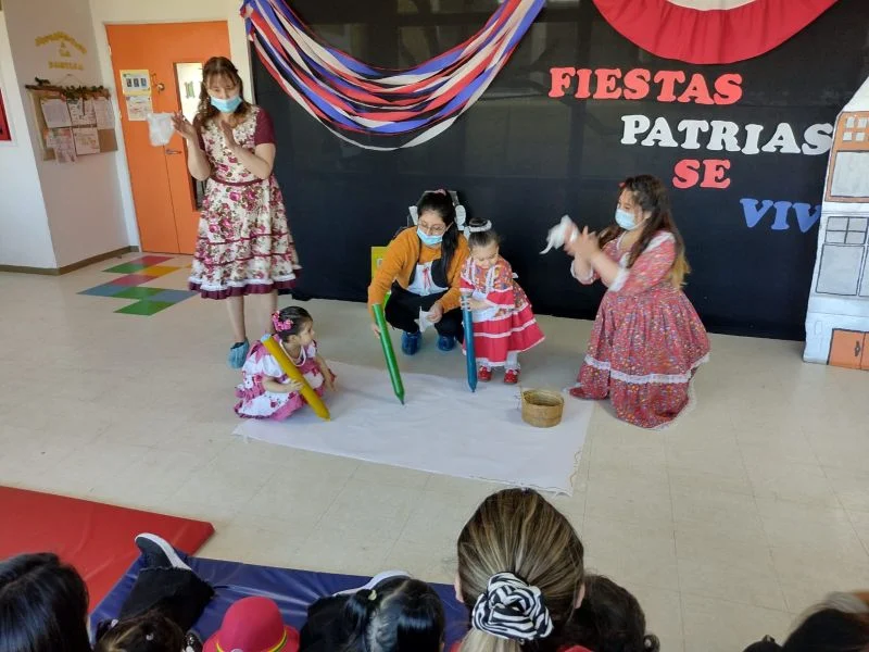 Con Gala Folclórica Jardines infantiles Pisatraiguen y Aukantuwe culminan con gala a la programación del mes de la Chilenidad.