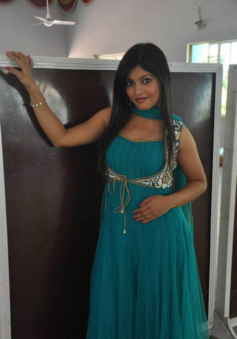 gowri nanbiar new unseen pics