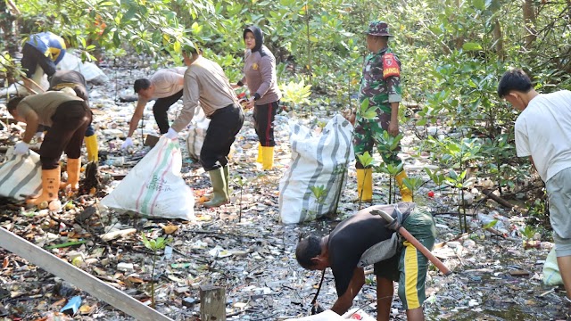 Bersih Pesisir Bontang Presisi, Polres Bontang Pelopori Dan Ajak Masyarakat Peduli Lingkungan