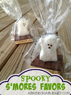 Looking for a fun Halloween treat -- that you can make last minute? Make these spooky s'mores favors at www.abrideonabudget.com.