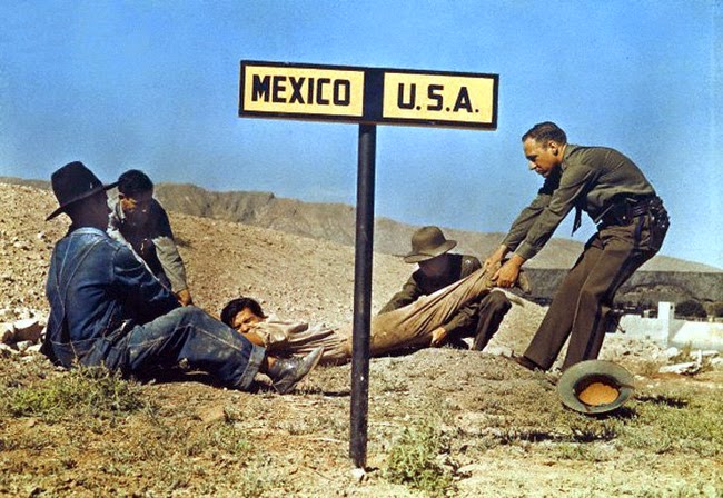 24 Rare Historical Photos That Will Leave You Speechless - A fugitive being dragged by border patrol so that he doesn't escape the USA and enter Mexico.