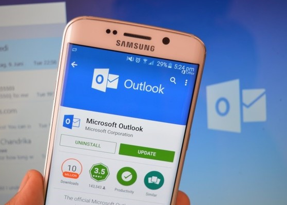 تضيف مايكروسوفت الوضع المظلم إلى Outlook لنظام اندرويد