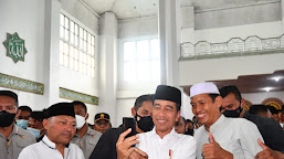 Presiden Jokowi Salat Jumat dan Resmikan Penataan Kawasan Masjid Ahmad Yani Kota Manado