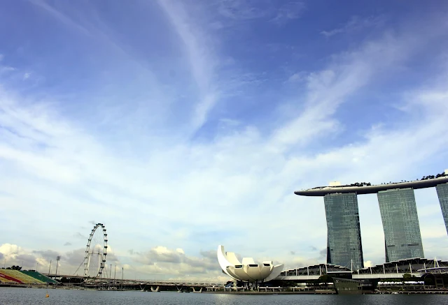 Foto Keindahan Marina Bay Sands Singapore di Siang Hari