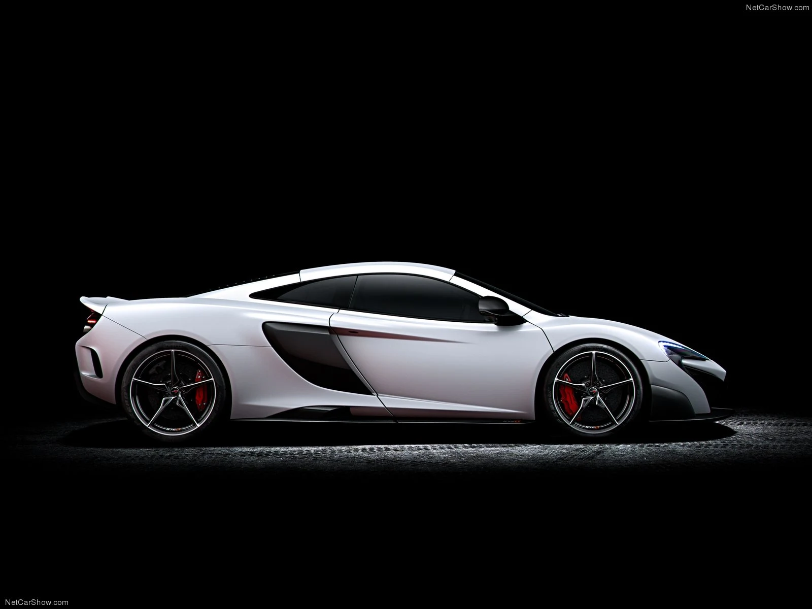 Hình ảnh siêu xe McLaren 675LT 2016 & nội ngoại thất