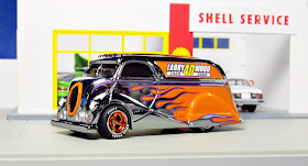 Hot Wheels 2009 Japan Convention Deco Delivery larry wood