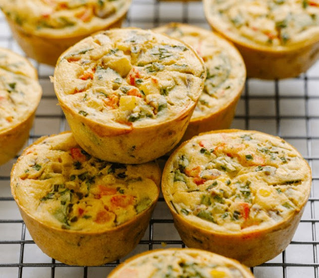 Chickpea Flour Omelette Muffins (Vegan Egg Cups) #vegan #breakfast