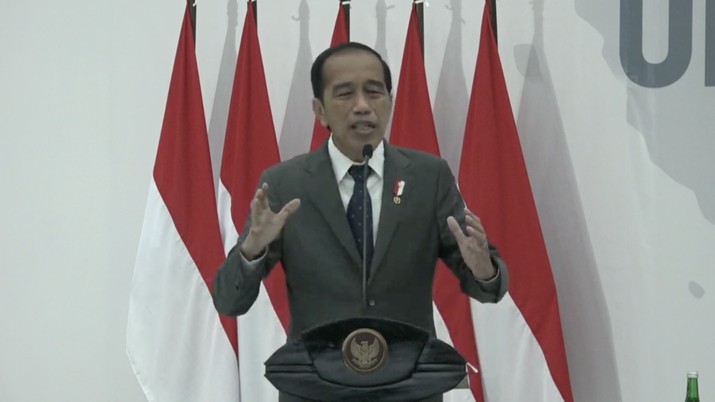 Harga Minyak Curah Sudah Disubsidi Masih Mahal, Jokowi: Ada Permainan!