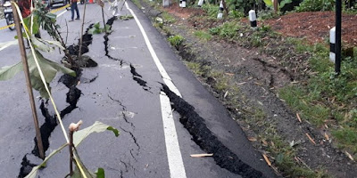 https://beritasarana88.blogspot.com/2018/01/foto-dan-video-bohong-setelah-gempa.html