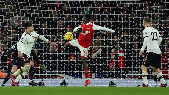 Eddie Nketiah scores as Arsenal beat Man United as the gunners continue their title charge