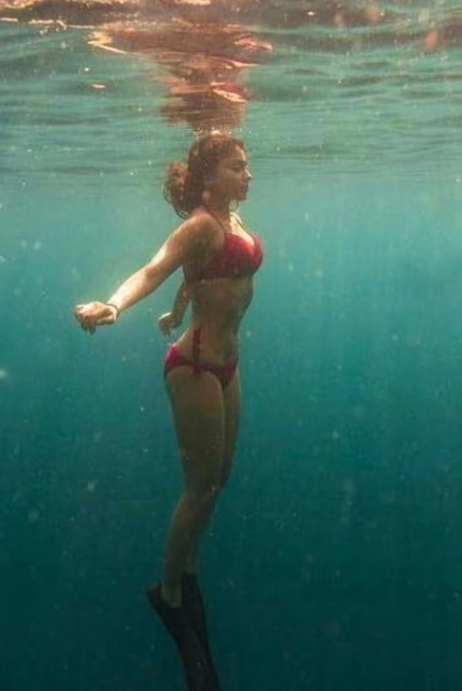Shriya Saran bikini underwater bollywood actress