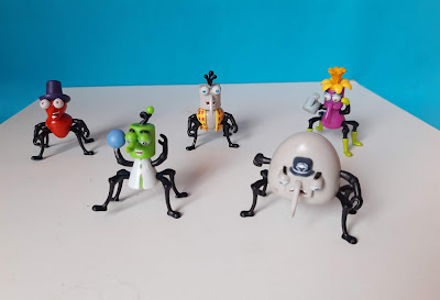 Miniatura de vinil articulada nos braços de  Bin Weevils / besouros - entre 5 e 6cm de altura R$ R$ 20,00 0s 5