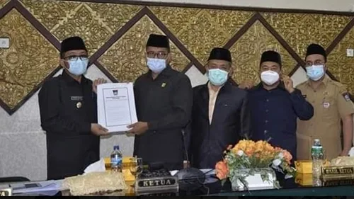 Rapat Paripurna Penyampaian Pandangan Fraksi DPRD Kota Padang Tentang LKPJ Wali Kota Tahun 2020