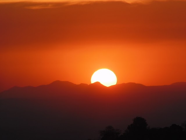 PÔR DO SOL NA REGIÃO SERRANA DE BOM CONSELHO É UMA VERDADEIRA OBRA DA CRIAÇÃO DIVINA