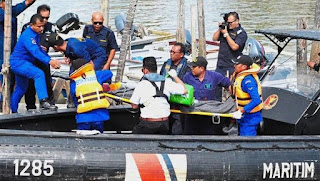 Agen Poker Terpercaya - Setelah 50 Jam, 2 Awak Kapal Tenggelam di Malaysia Diselamatkan