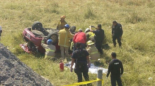 Volcadura manda a cuatro  al panteón y a 2 al hospital