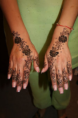 Mehndi Tattoo Designs Seen On www.coolpicturegallery.net