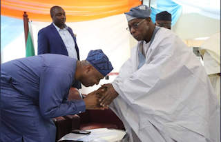 Atiku bow down, hug obasanjo at Island Club in Lagos - Photos