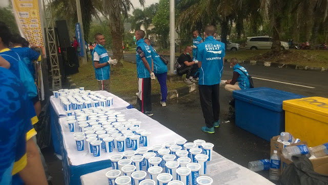 Pos Pocari Sweat di garis start