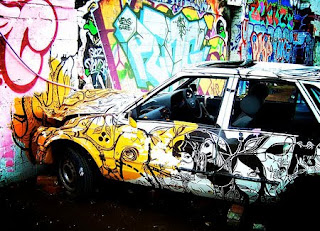 graffiti arrow full color in car and wall