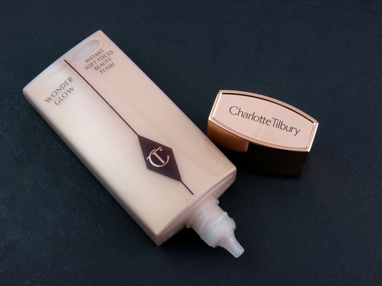 Charlotte Tilbury Wonder Glow Instant Soft-Focus Beauty Flash Primer