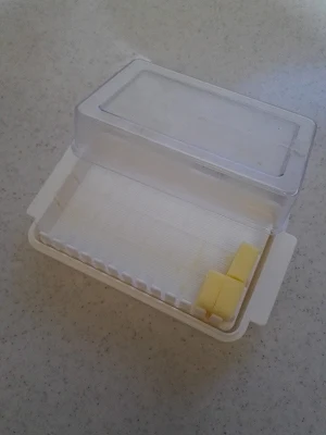 包丁でカットするタイプのバターケース。（製品名不明）