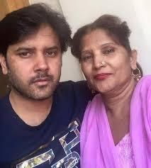 javed ali with mother